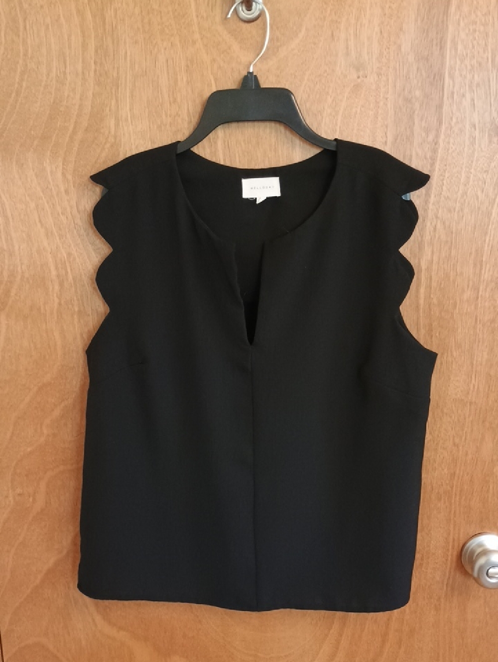 MELLODAY Black Sleeveless Scallop-Edge Blouse